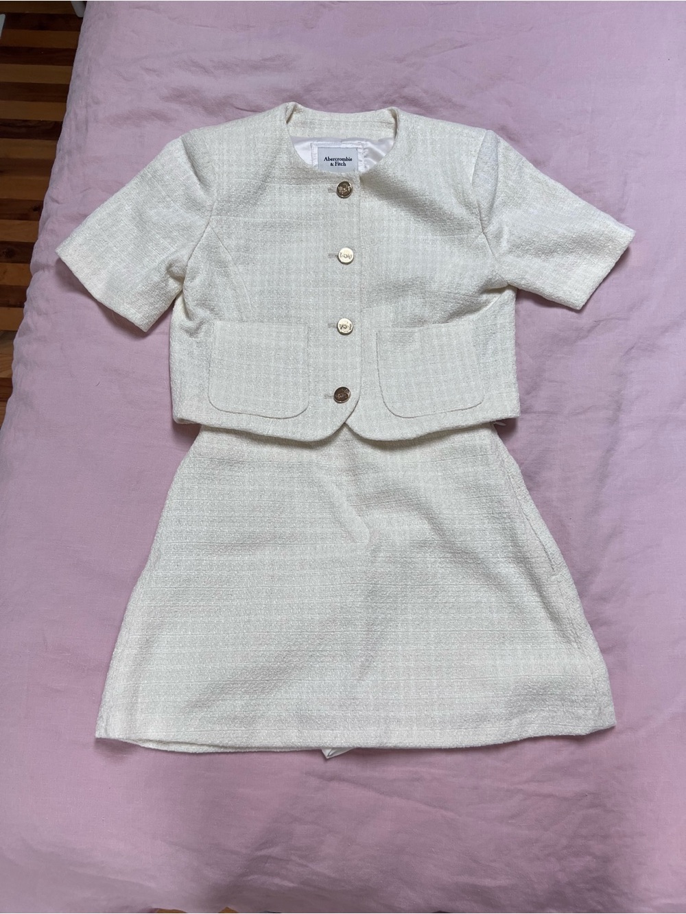 Abercrombie & Fitch Cream Short-Sleeve Cropped Tweed Jacket. Size S